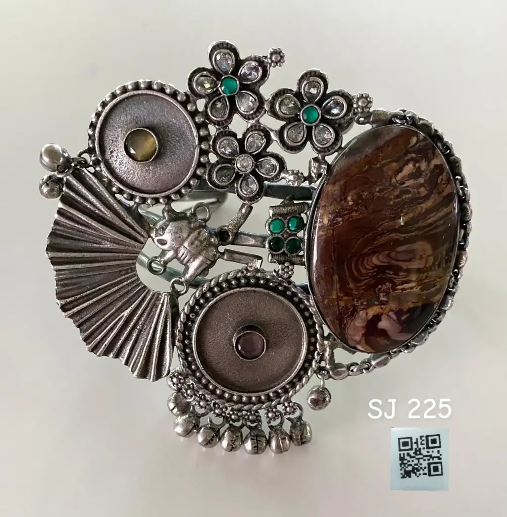 Kriti Kala Cocktail Ring